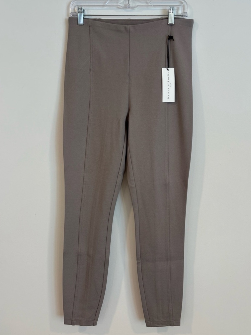 NWT! Maison d’ Amelie pull-on stretch straight leg pants size 6